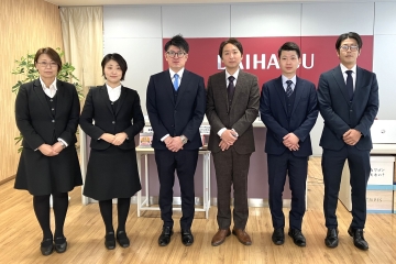 ダイハツ佐渡 営業スタッフ集合写真